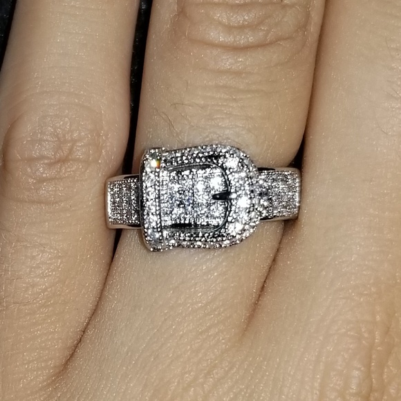 Jewelry - Bling Buckle Ring